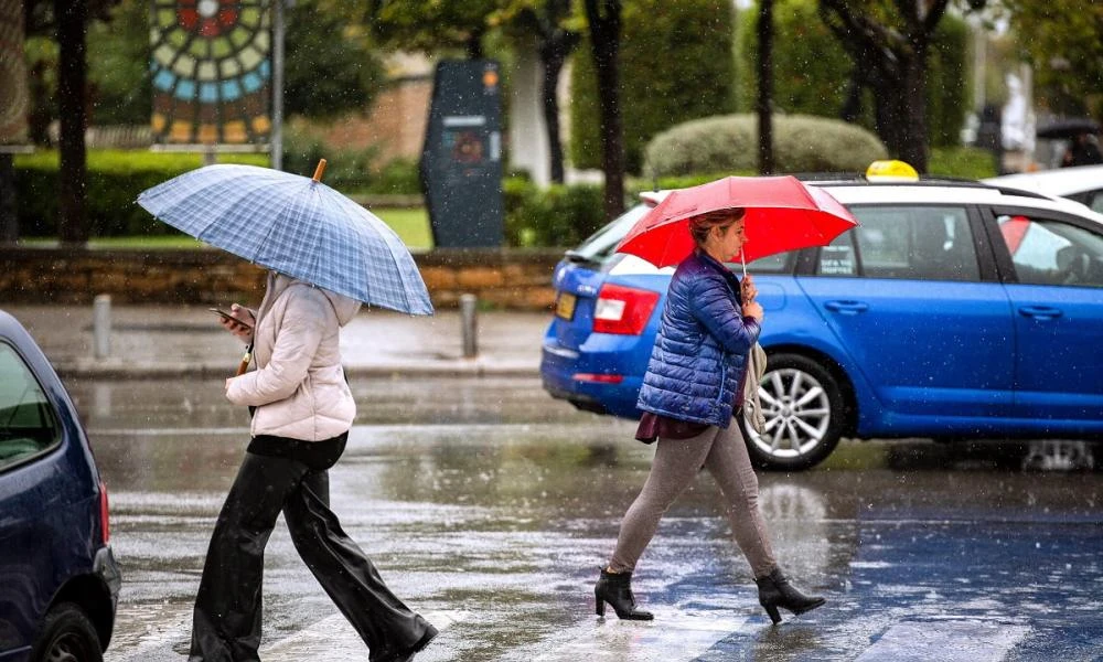 Καιρός σήμερα: Nεφώσεις με τοπικές βροχές και καταιγίδες - Mικρή άνοδος της θερμοκρασίας